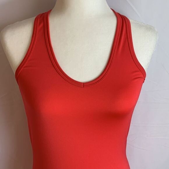 Under Armour Heatgear Pink Athletic Tank Top - Picture 2 of 10